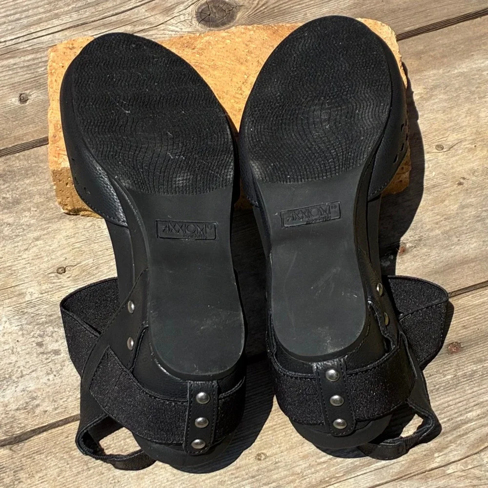 Axxiom Fantasy World Black Wedge Sandals Eyelit Laser Cut Cutout Mary Jane 7.5